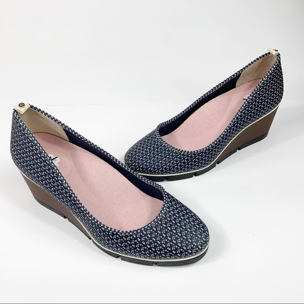 Betabrand Round Toe Pattern Wedge Shoe Pumps NWOT